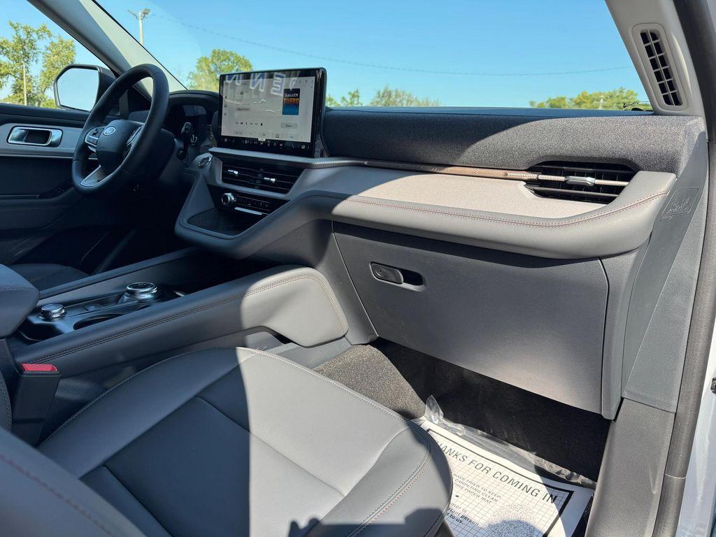 new 2025 Ford Explorer car, priced at $49,060