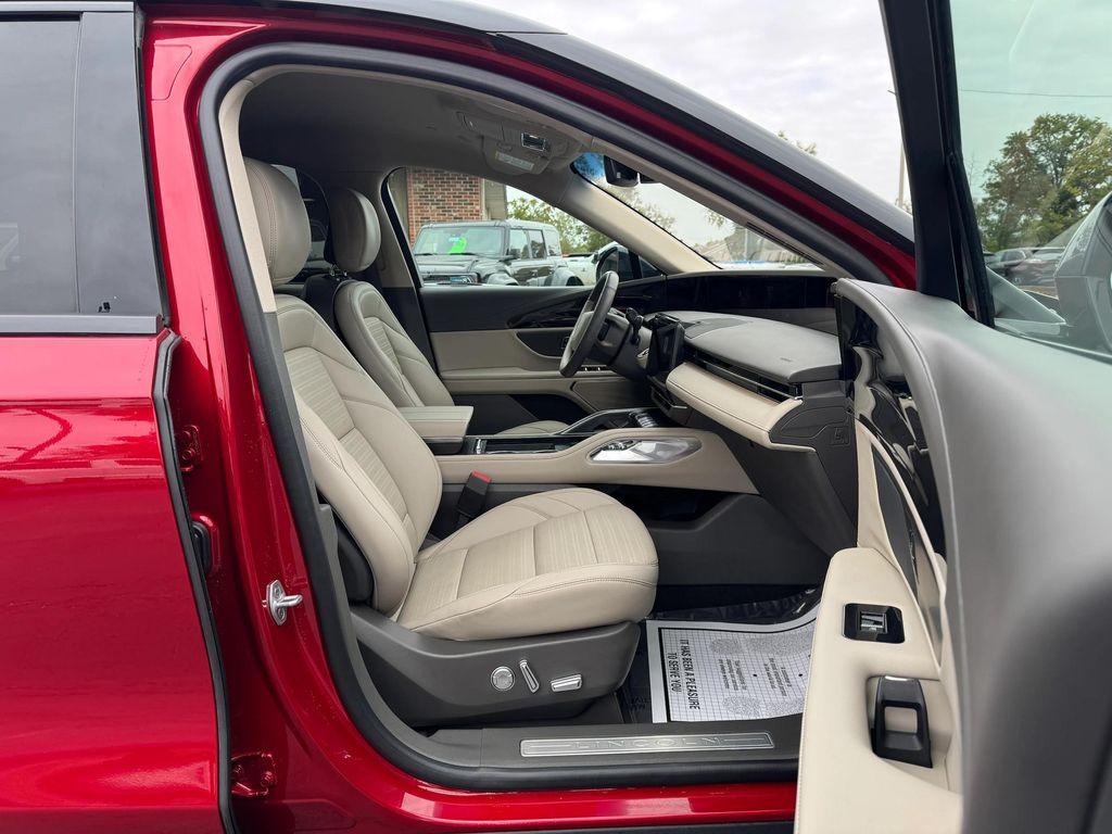 used 2024 Lincoln Nautilus car, priced at $50,704