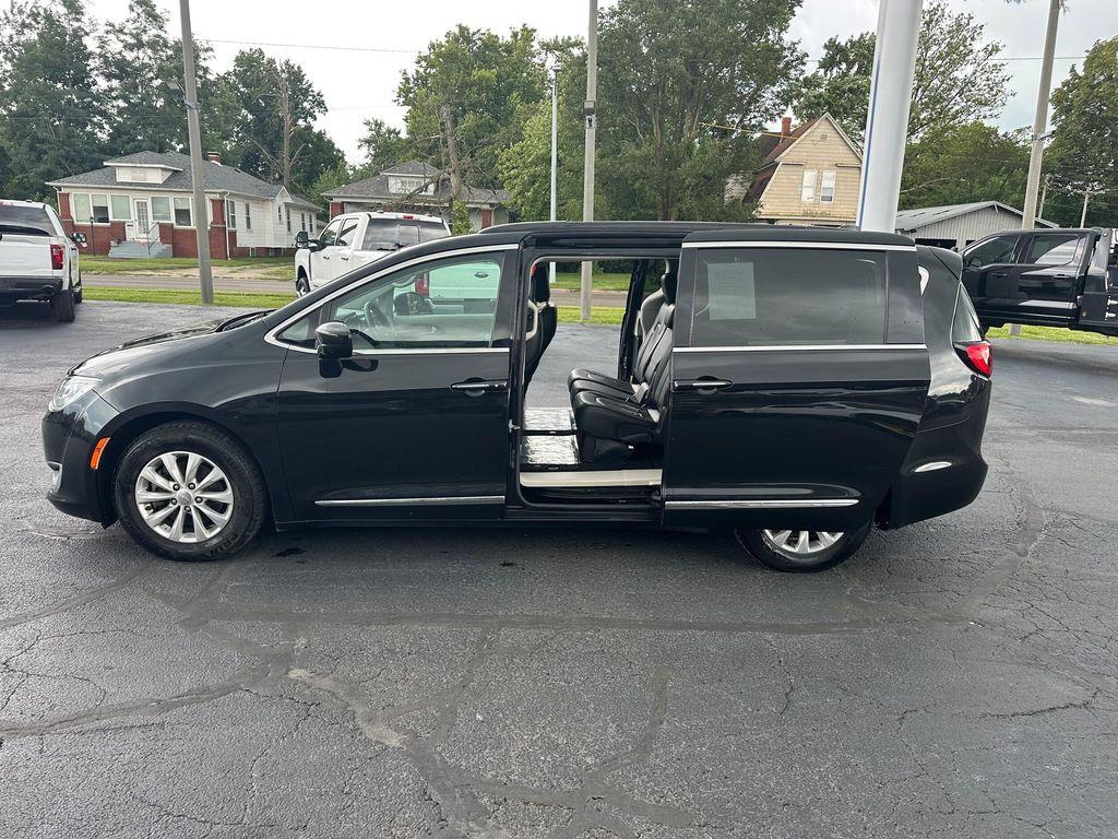 used 2017 Chrysler Pacifica car, priced at $12,889