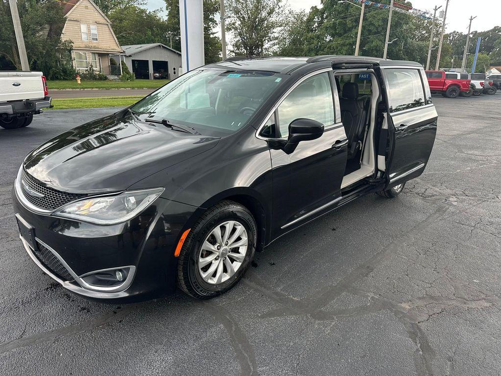 used 2017 Chrysler Pacifica car, priced at $12,889