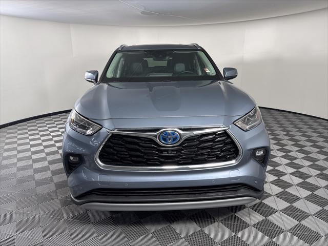 used 2022 Toyota Highlander Hybrid car, priced at $41,700