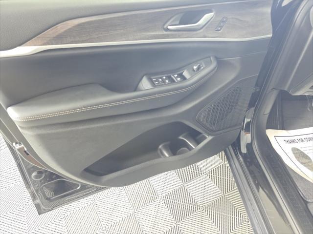 used 2023 Jeep Grand Cherokee car, priced at $30,489