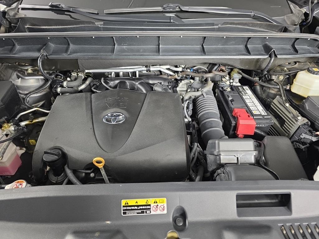 used 2020 Toyota Highlander car, priced at $33,987