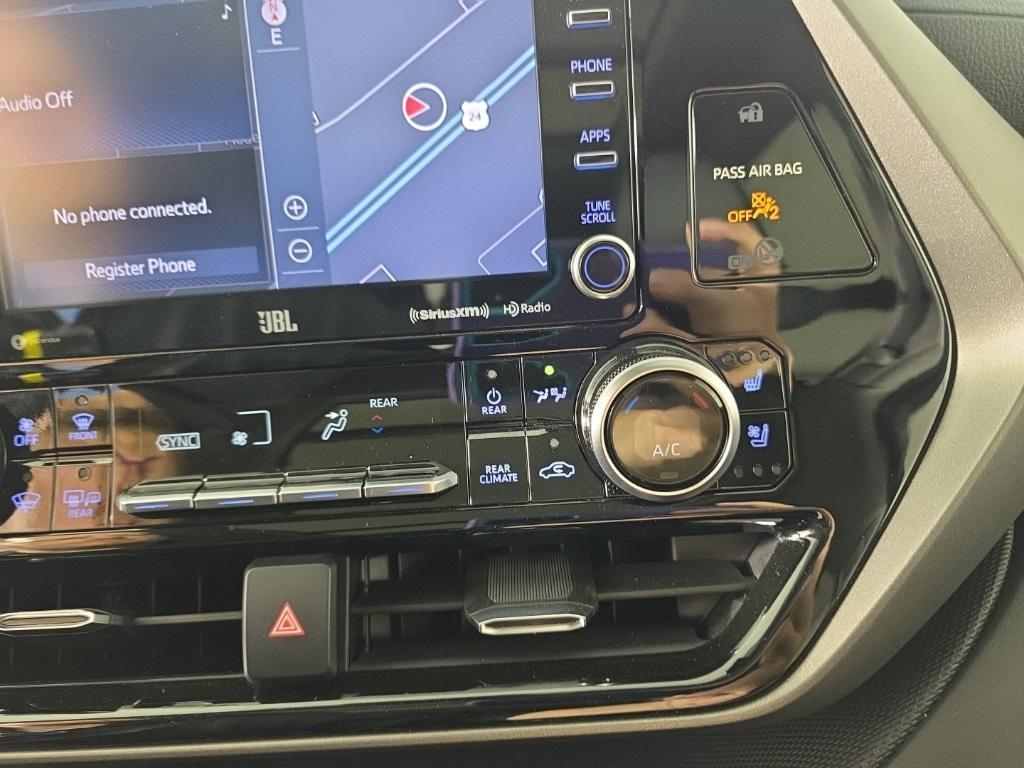 used 2020 Toyota Highlander car, priced at $33,987