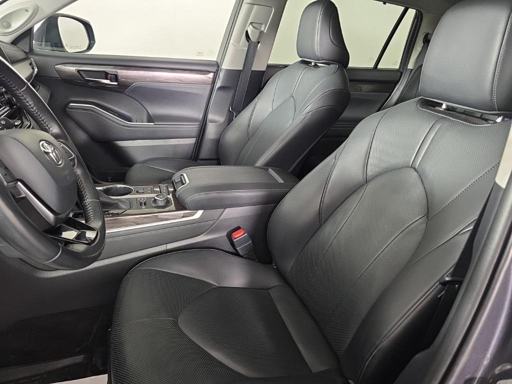 used 2020 Toyota Highlander car, priced at $33,987