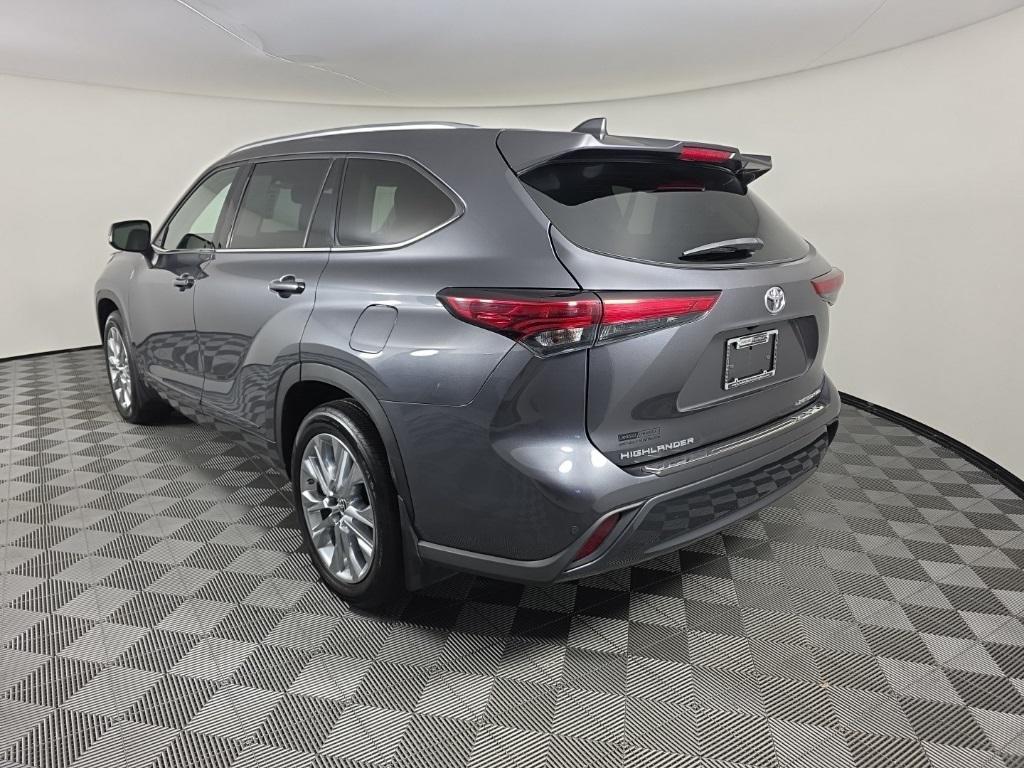 used 2020 Toyota Highlander car, priced at $33,987