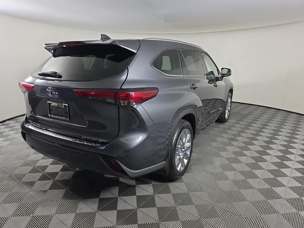 used 2020 Toyota Highlander car, priced at $33,987