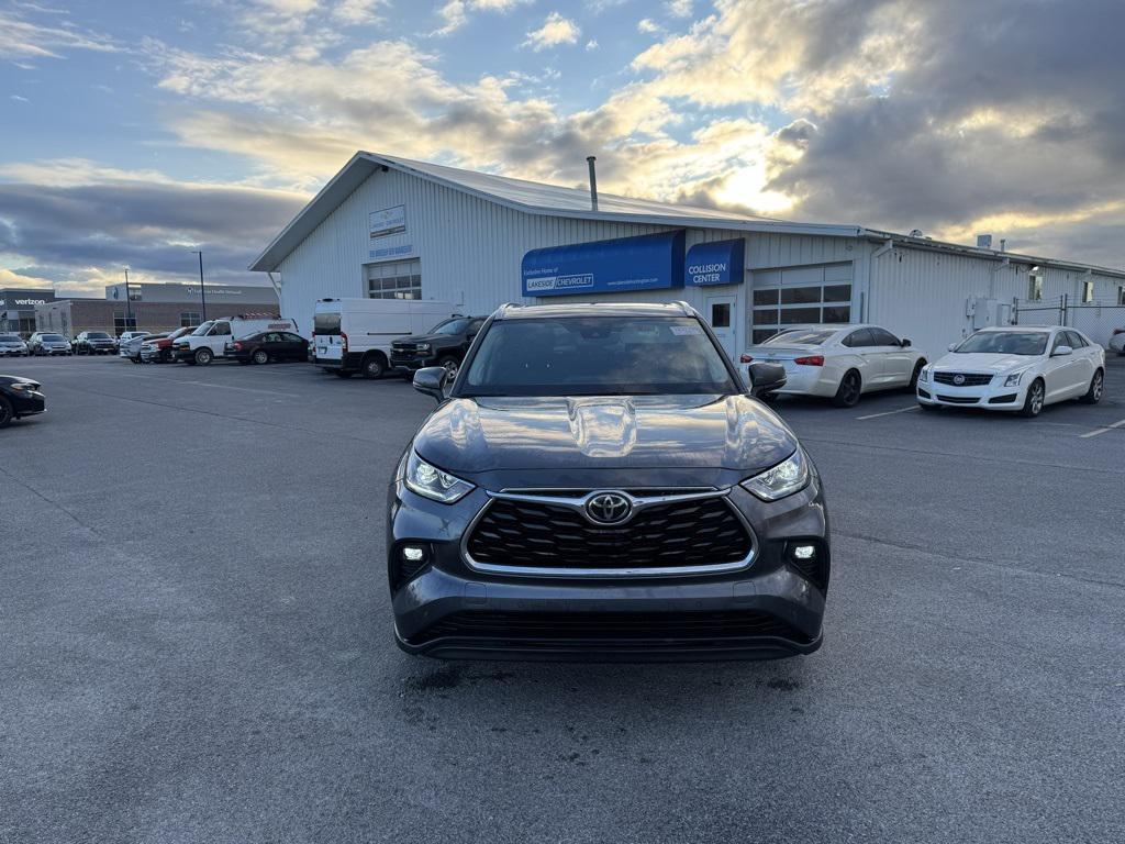 used 2020 Toyota Highlander car, priced at $34,999