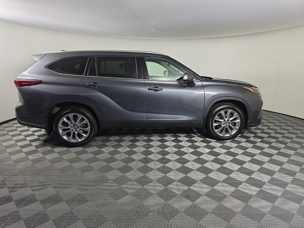 used 2020 Toyota Highlander car, priced at $33,987