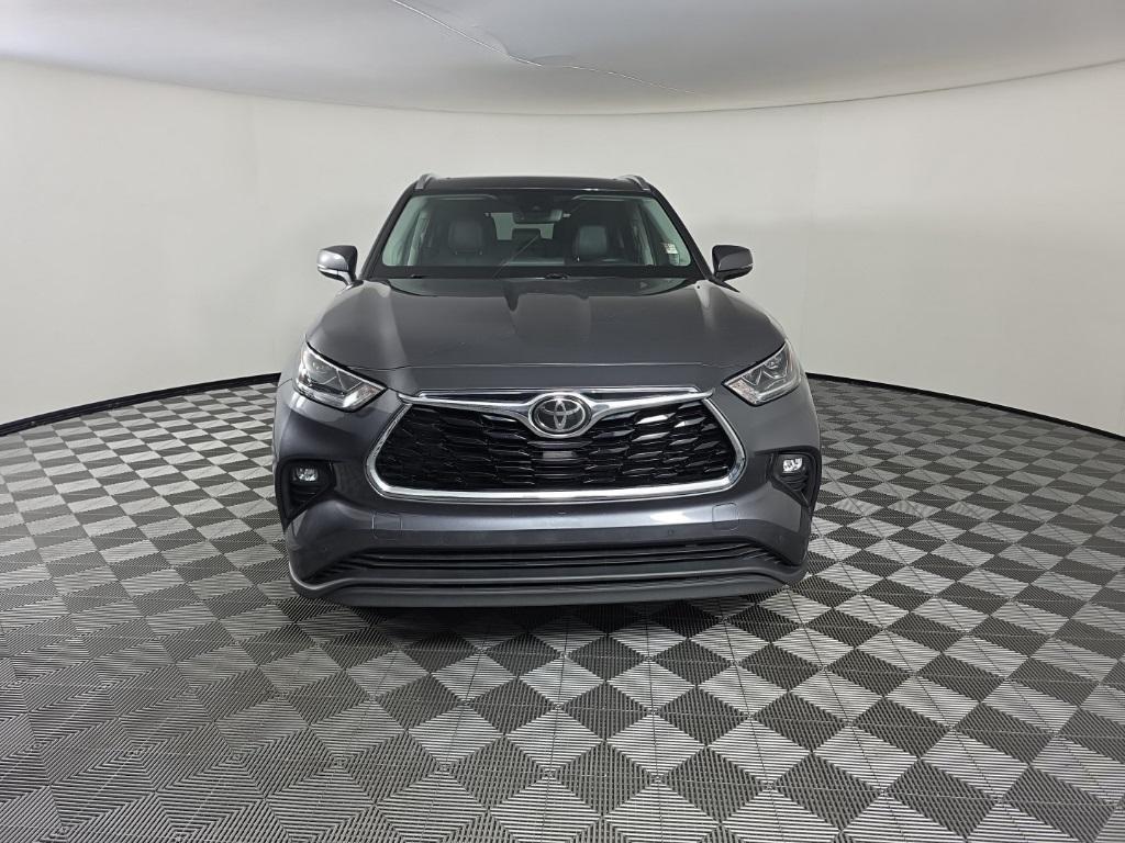 used 2020 Toyota Highlander car, priced at $33,987