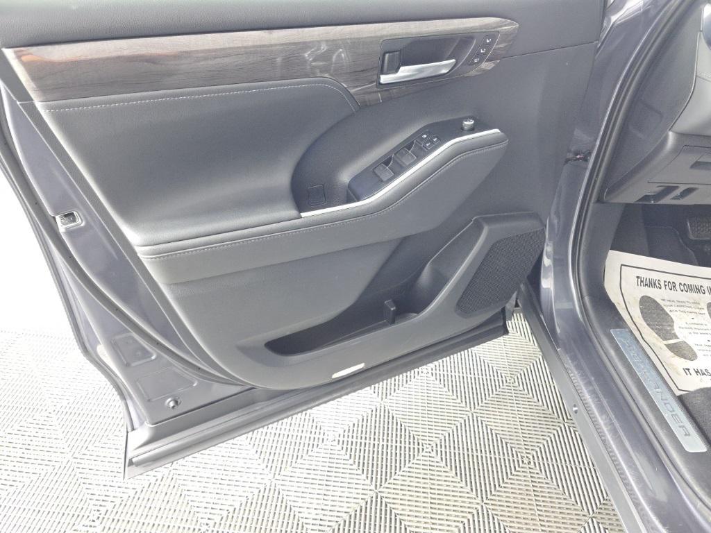 used 2020 Toyota Highlander car, priced at $33,987