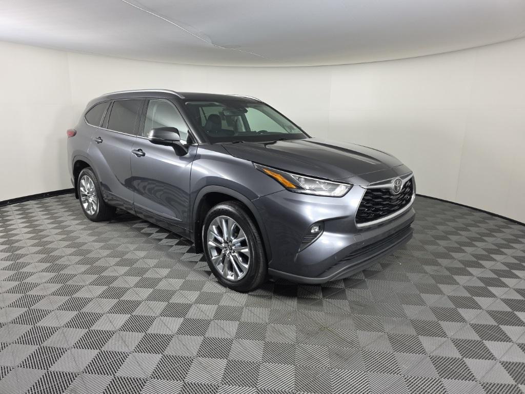 used 2020 Toyota Highlander car, priced at $33,987