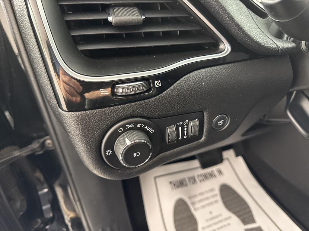 used 2020 Jeep Cherokee car, priced at $14,989