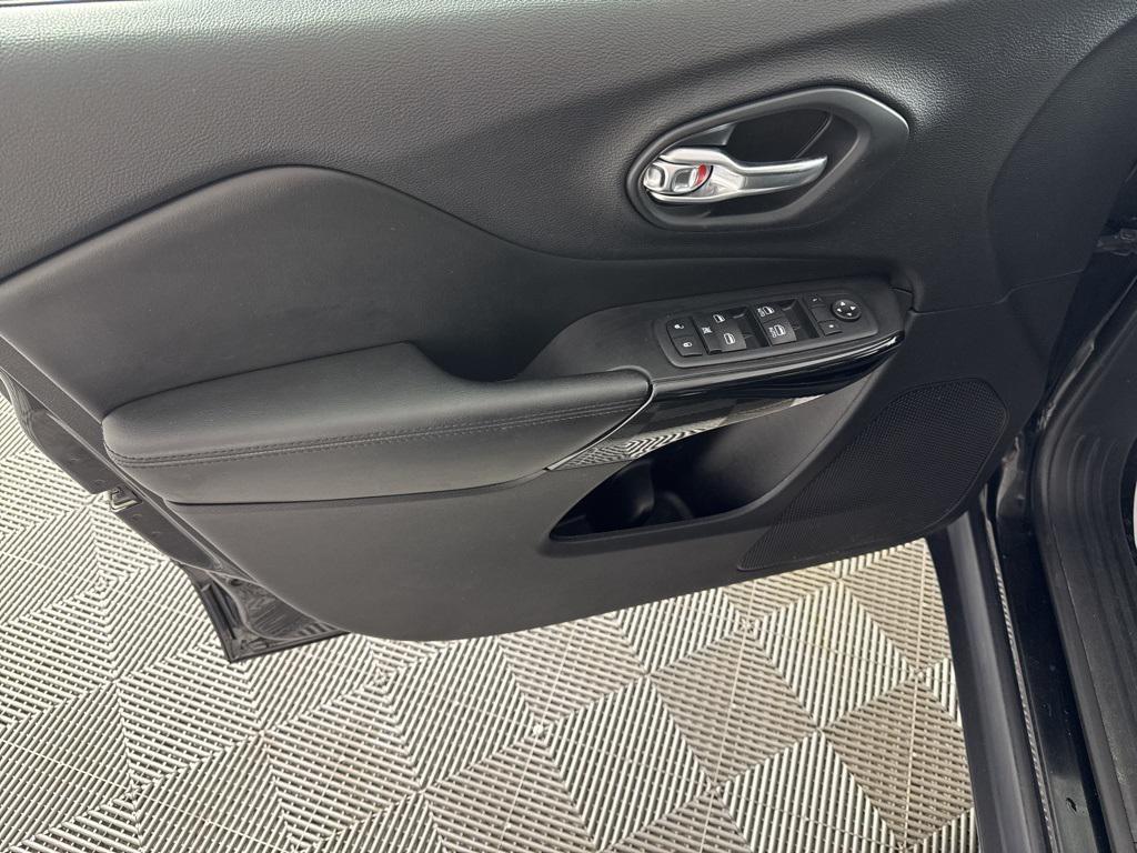 used 2020 Jeep Cherokee car, priced at $14,989