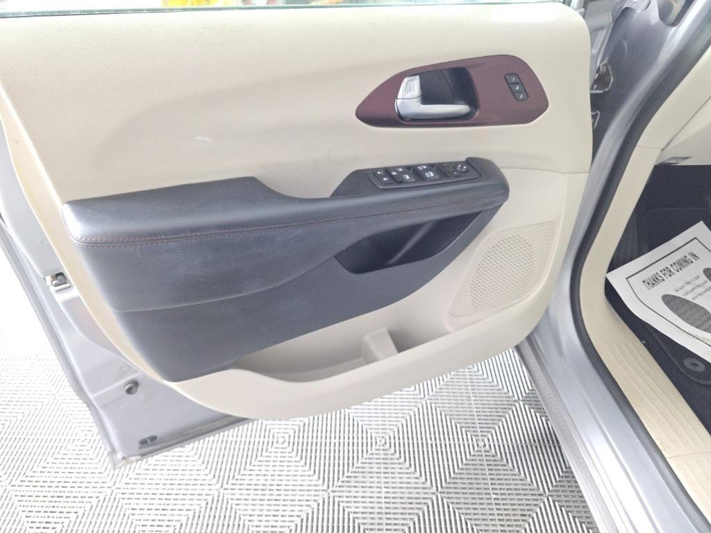 used 2020 Chrysler Pacifica car, priced at $23,225