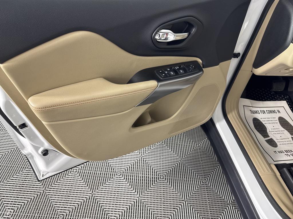 used 2019 Jeep Cherokee car, priced at $11,559