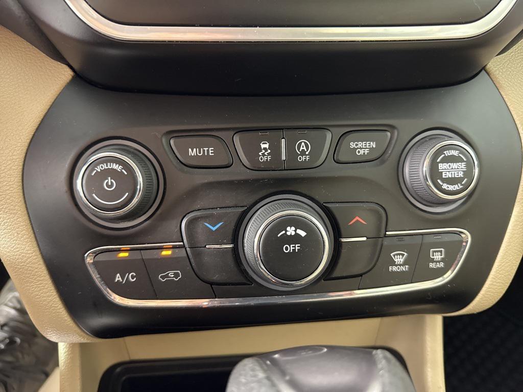 used 2019 Jeep Cherokee car, priced at $11,559