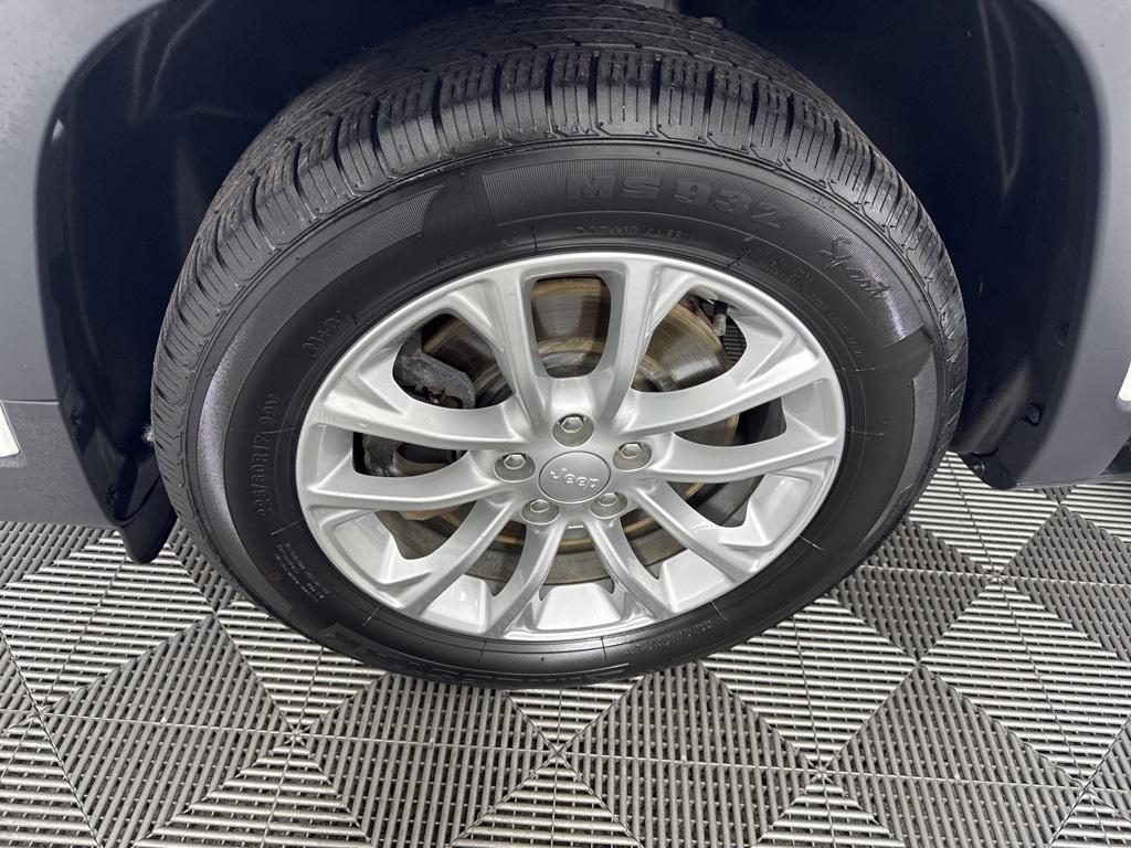 used 2019 Jeep Cherokee car, priced at $11,559
