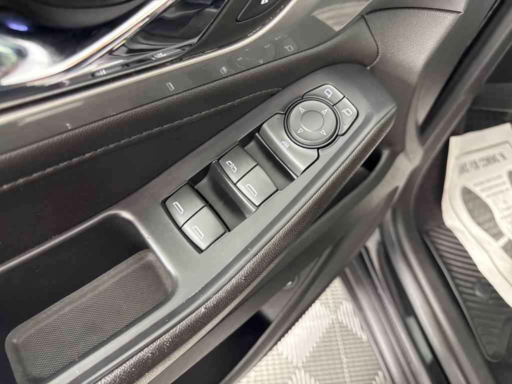 used 2022 Chevrolet Traverse car, priced at $23,752