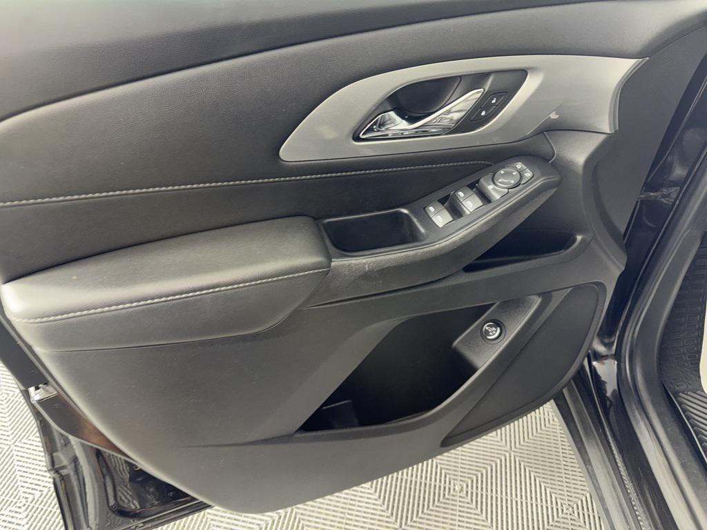 used 2022 Chevrolet Traverse car, priced at $23,752
