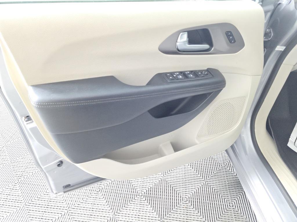 used 2018 Chrysler Pacifica car, priced at $13,845