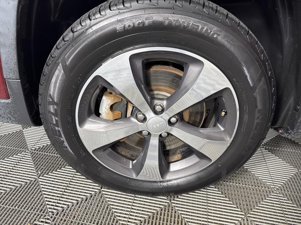 used 2019 Jeep Cherokee car, priced at $16,536