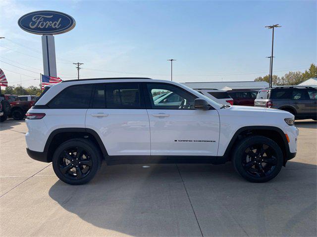 new 2025 Jeep Grand Cherokee car, priced at $48,575