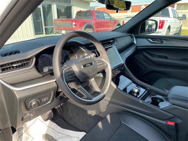 new 2025 Jeep Grand Cherokee car, priced at $48,575