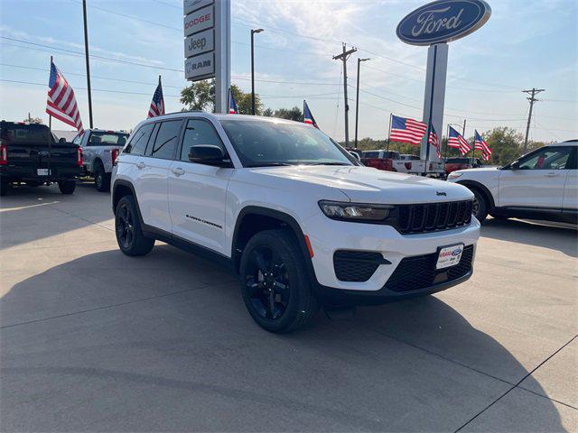 new 2025 Jeep Grand Cherokee car, priced at $48,575