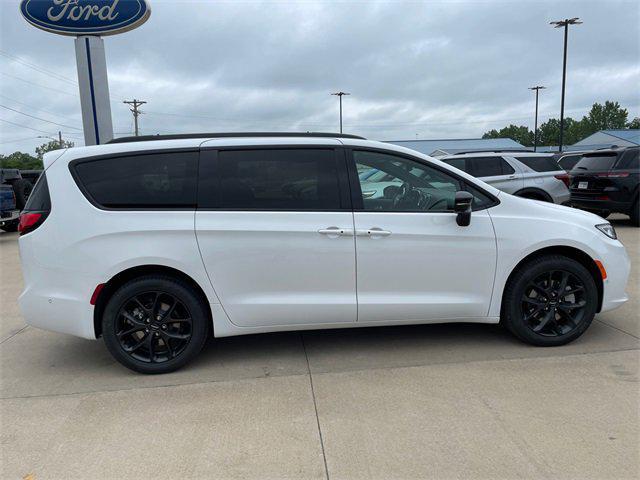 new 2024 Chrysler Pacifica car, priced at $54,516