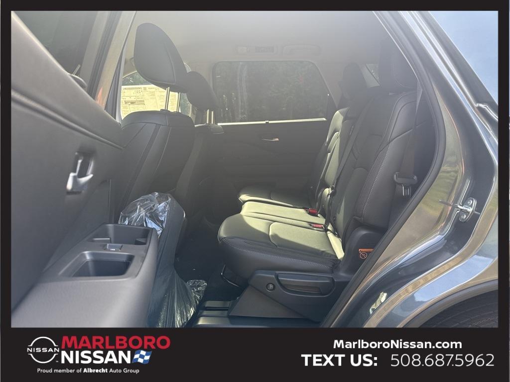 new 2025 Nissan Pathfinder car, priced at $45,191