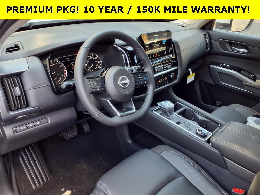 new 2025 Nissan Pathfinder car, priced at $46,652