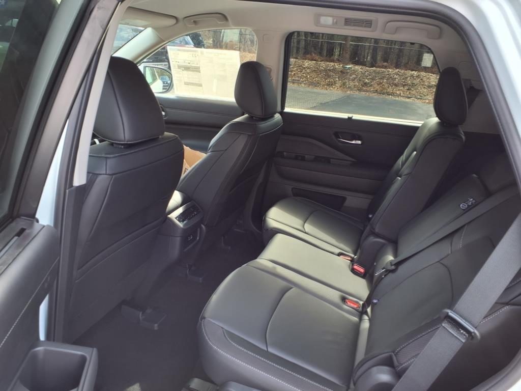 new 2025 Nissan Pathfinder car, priced at $45,083