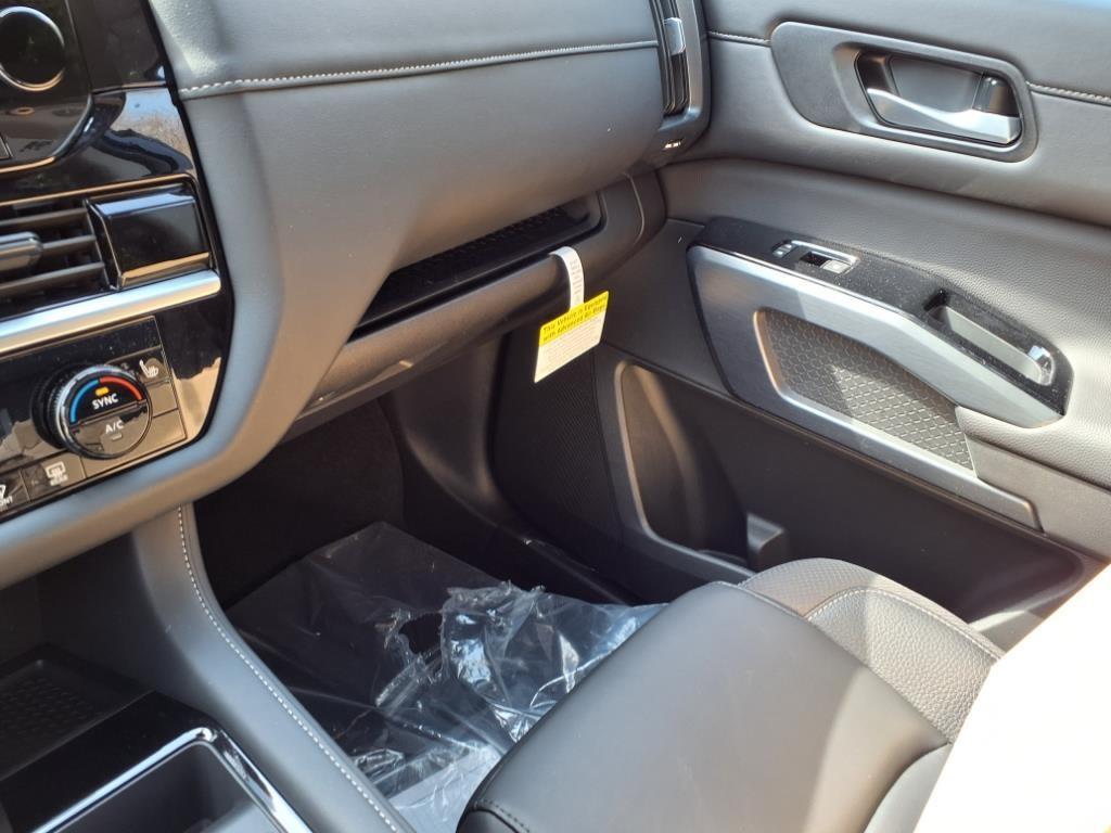 new 2025 Nissan Pathfinder car, priced at $44,707