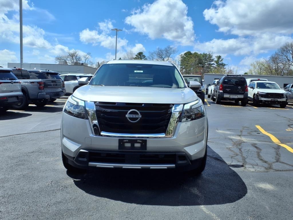 new 2025 Nissan Pathfinder car, priced at $44,945
