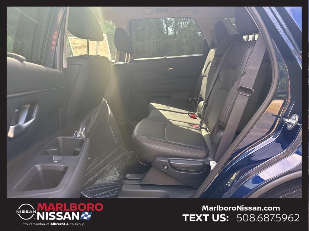 new 2025 Nissan Pathfinder car, priced at $45,191
