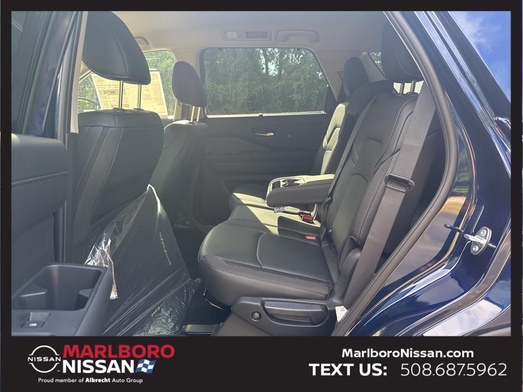 new 2025 Nissan Pathfinder car, priced at $45,191