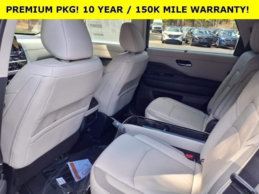 new 2025 Nissan Pathfinder car, priced at $46,821