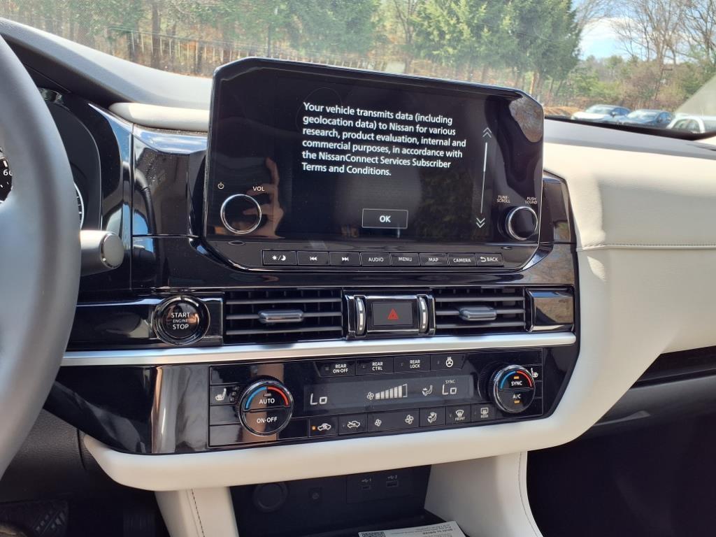 new 2025 Nissan Pathfinder car, priced at $45,321