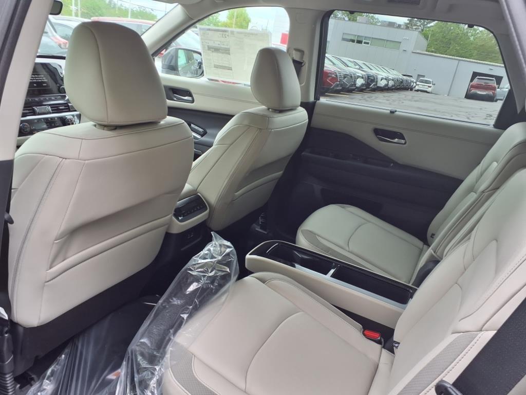 new 2025 Nissan Pathfinder car, priced at $44,381