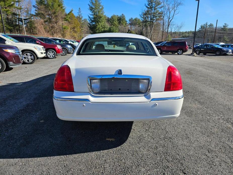 used 2003 Lincoln Town Car car, priced at $8,518