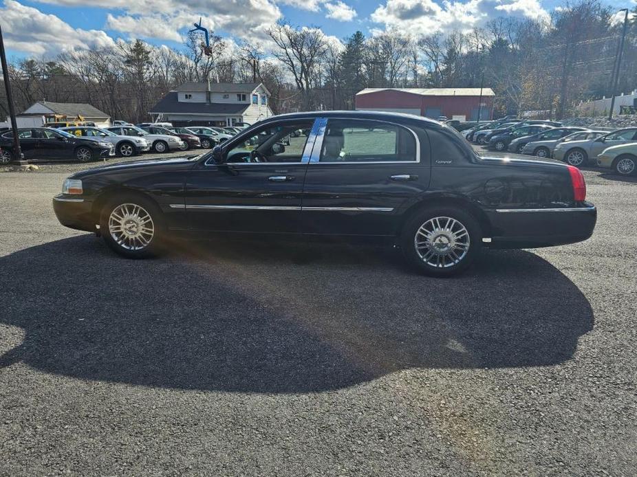 used 2010 Lincoln Town Car car, priced at $7,985