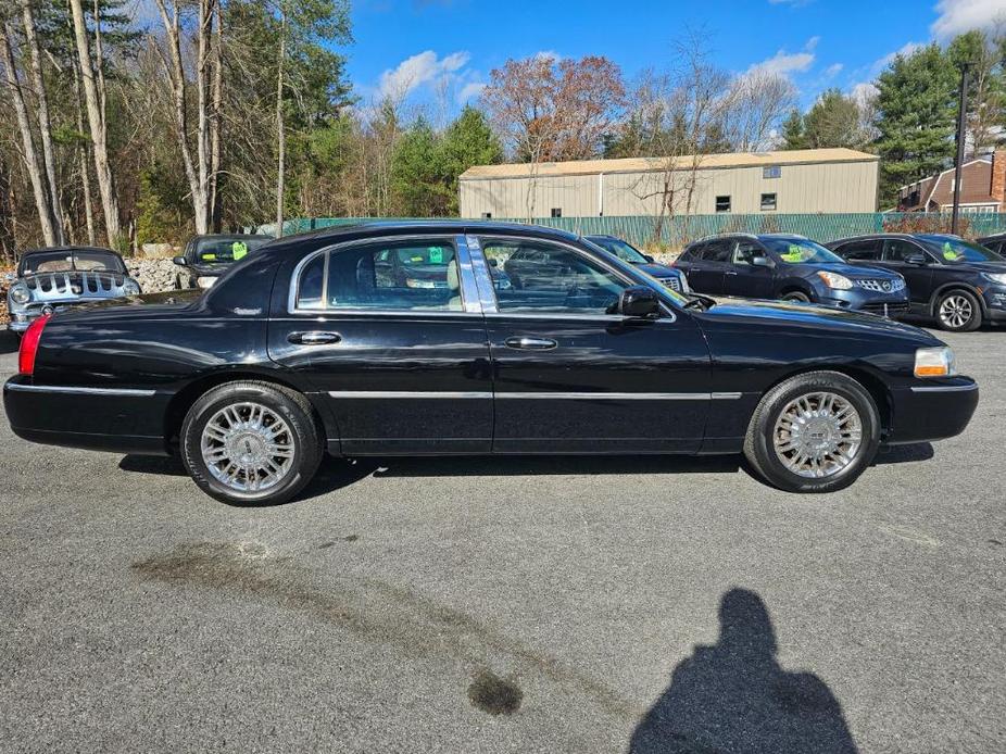 used 2010 Lincoln Town Car car, priced at $7,985