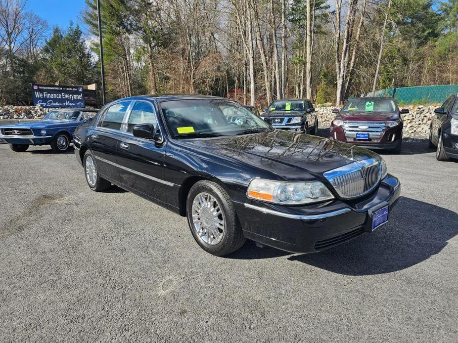 used 2010 Lincoln Town Car car, priced at $7,985