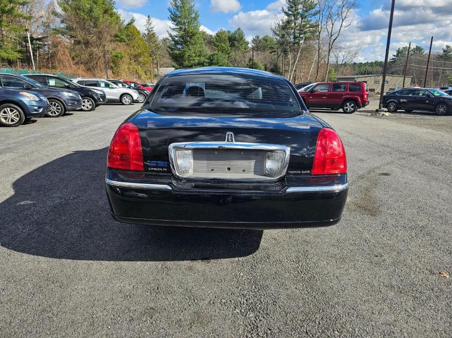 used 2010 Lincoln Town Car car, priced at $7,985