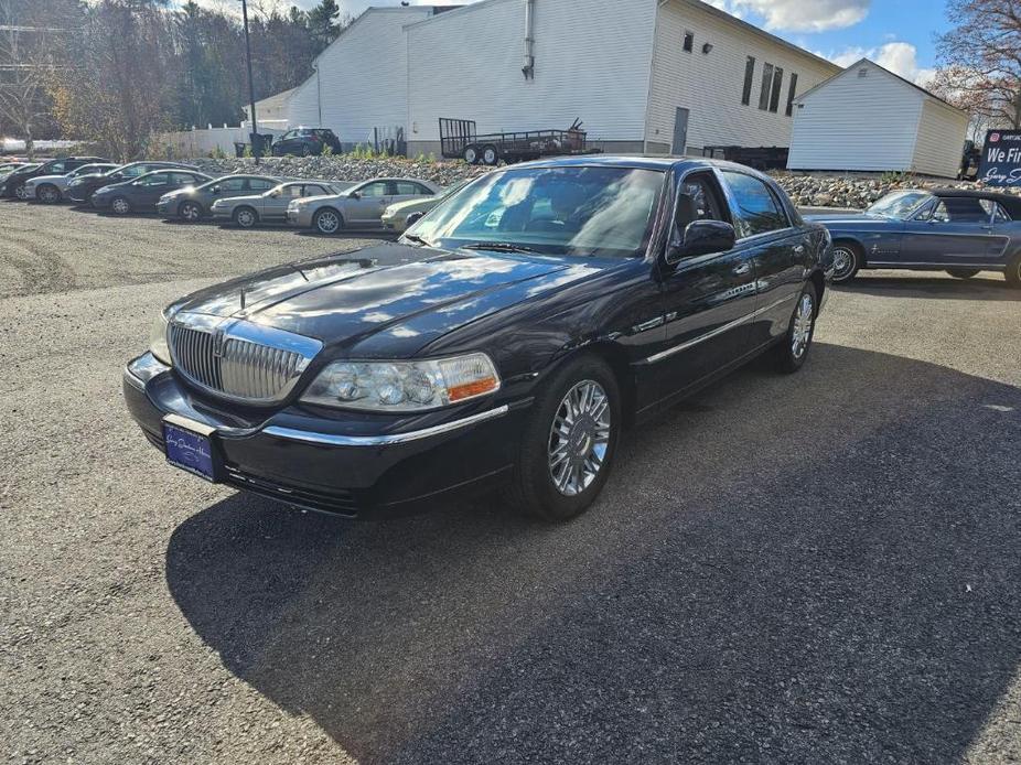 used 2010 Lincoln Town Car car, priced at $7,985