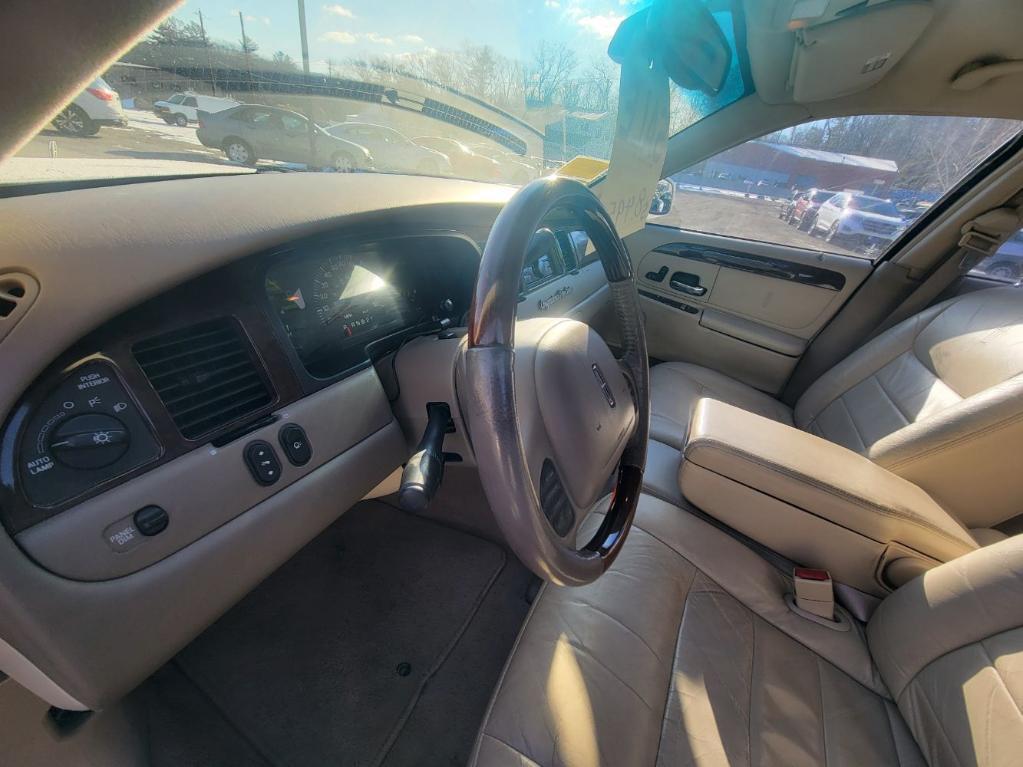 used 2001 Lincoln Town Car car, priced at $5,923