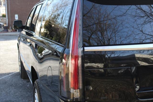 used 2019 Cadillac Escalade ESV car, priced at $28,250