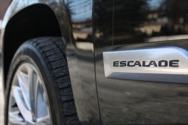 used 2019 Cadillac Escalade ESV car, priced at $28,250