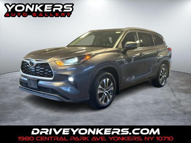 used 2021 Toyota Highlander car, priced at $27,995